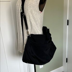 Hobo international top handle duffle black nwt strength durability & long wear